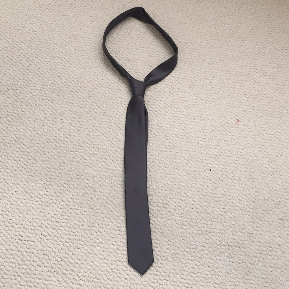 Gray tie
